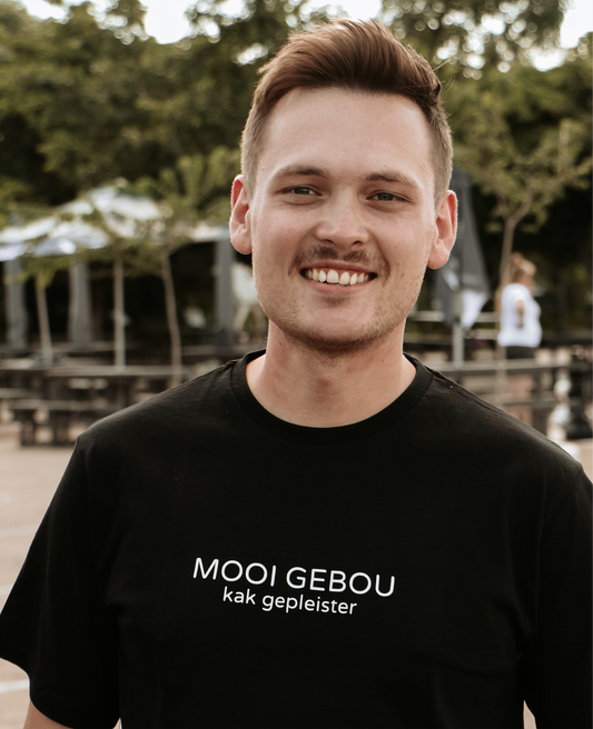 "Mooi gebou, kak gepleister" t-hemp