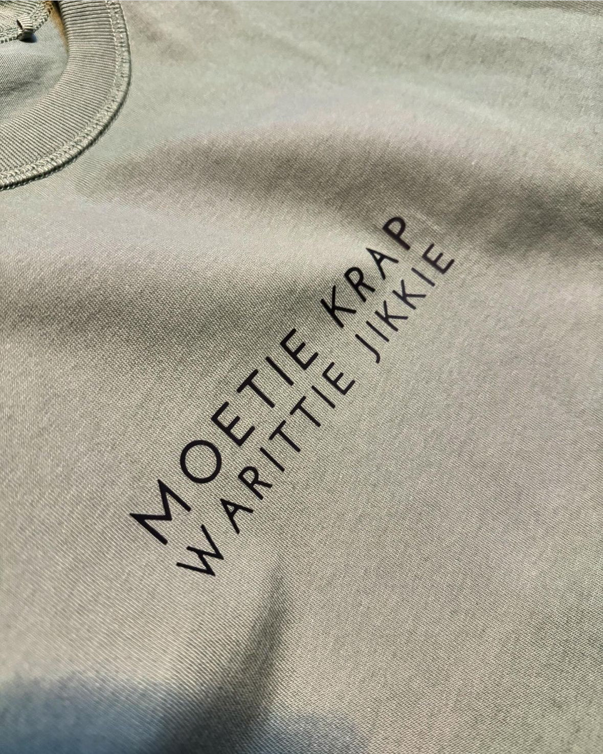"Moetie krap warittie jikkie" t-hemp